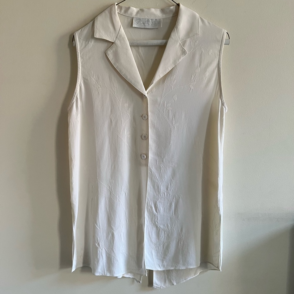 Vintage Platinum by Dorothy Schoelen Flower embroidered top - Circa 90’s